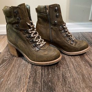 Carlos Santana Army Green Heeled Utility Boots, Size 6
